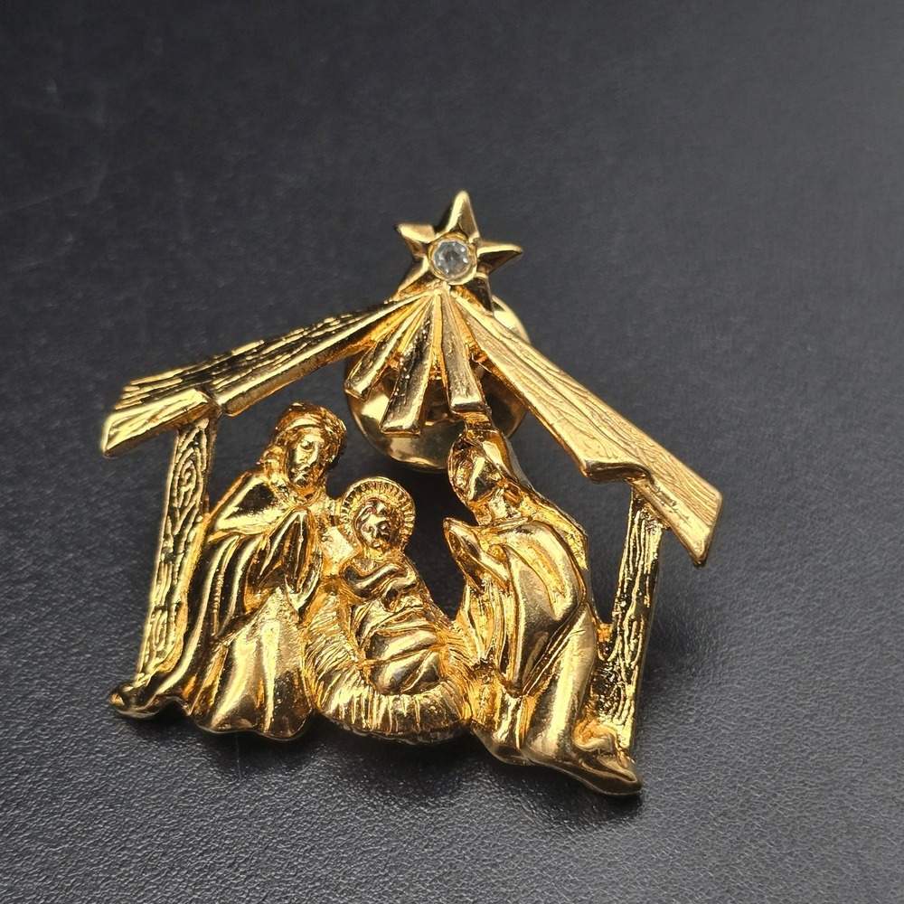 Avon Gold Tone Nativty Scene Pin Christmas Vintage Costume Jewelry